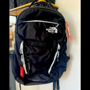 (NWT) The North Face Women’s Surge Backpack